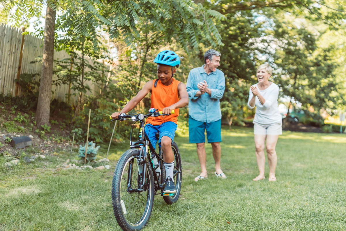 Apprendre à son enfant à faire du vélo… sans les petites roues !